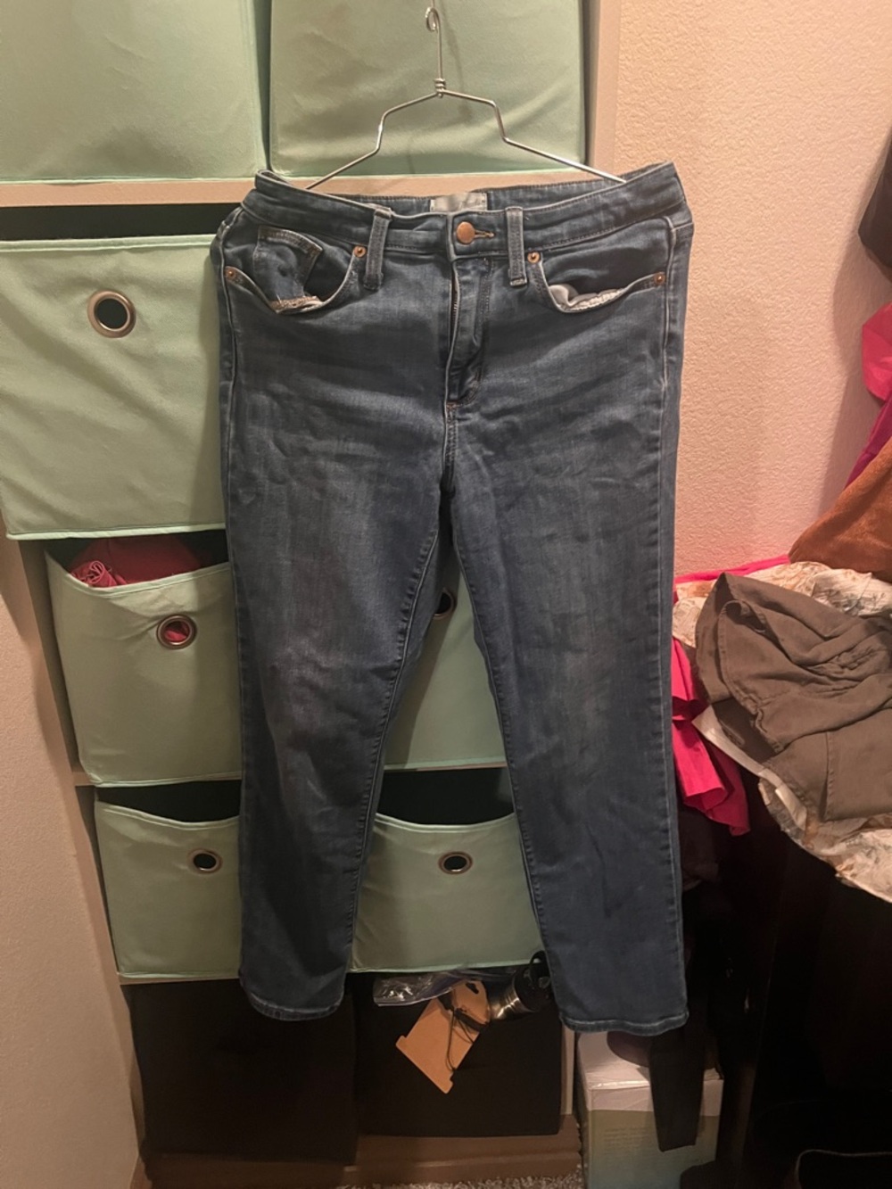 Universal Thread Straight-Leg Women's Jeans in Medium Blue